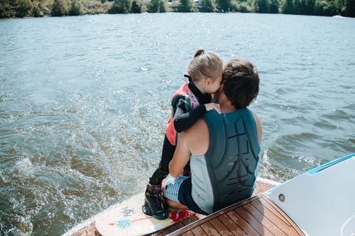 有关wakesurfing, 女儿, 安全装备的免费素材图片