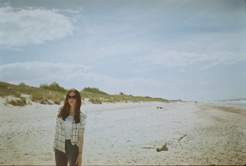 有关35毫米胶片, 在沙滩上, 尘土飞扬的免费素材图片