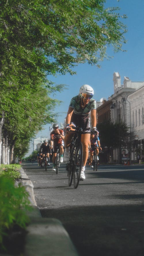 有关低角度拍攝, 公路自行车, 垂直拍摄的免费素材图片