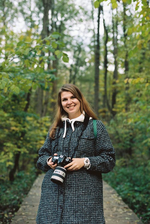 有关人行道, 大衣, 女人的免费素材图片
