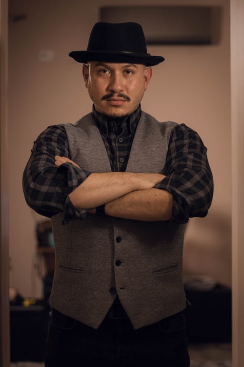 有关人, 优雅, 双臂交叉的免费素材图片