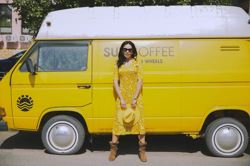 有关Copyspace, 墨镜, 女人的免费素材图片