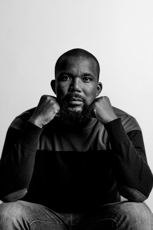 有关人, 休闲服装, 剃光头的免费素材图片