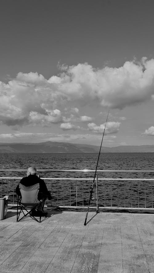 有关人, 坐, 垂直拍摄的免费素材图片