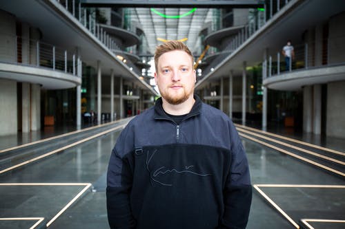 有关休闲服装, 办公室内部, 室内的免费素材图片