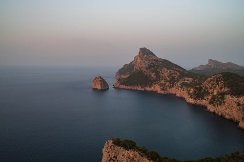 有关天气, 山丘, 岩石形成的免费素材图片