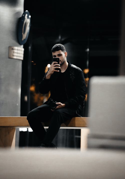 有关人, 坐, 垂直拍摄的免费素材图片