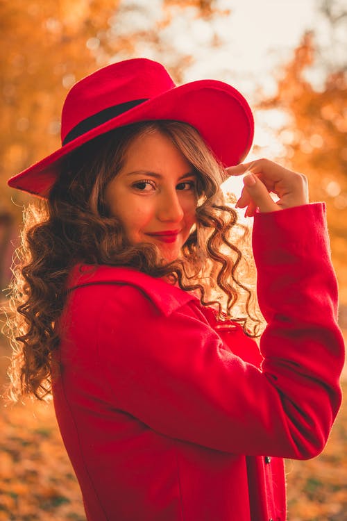 有关举起手来, 卷发, 垂直拍摄的免费素材图片