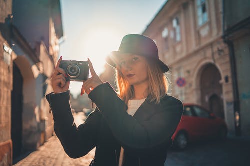 有关人, 女人, 帽子的免费素材图片