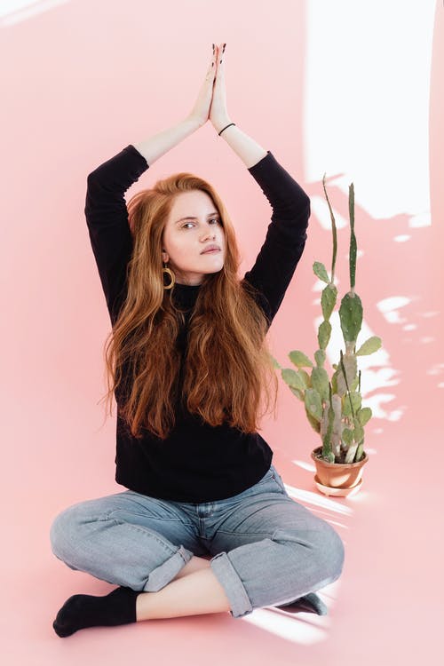 有关举起手臂, 仙人掌, 休闲的免费素材图片