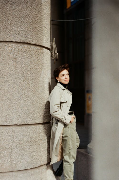 有关向上看, 大衣, 女人的免费素材图片