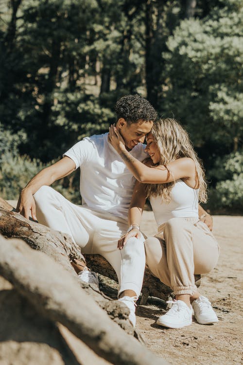 有关乱放电, 人, 人行道的免费素材图片