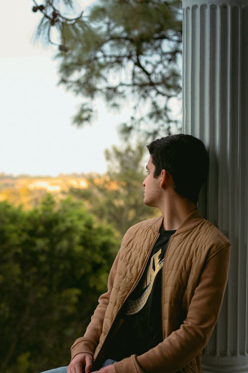 有关人, 倚, 垂直拍摄的免费素材图片