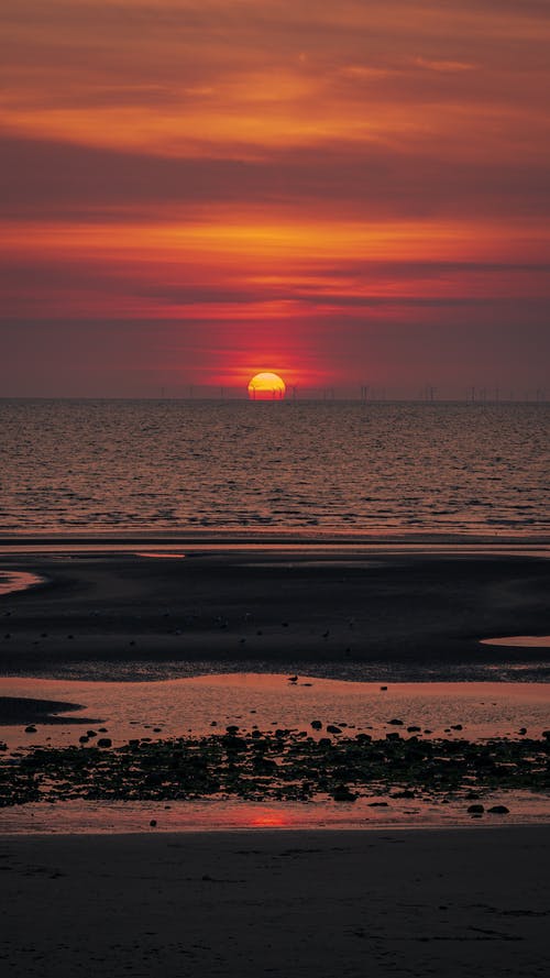 有关太阳, 平静的海面, 日落的免费素材图片