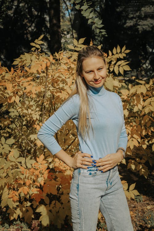 有关垂直拍摄, 女人, 微笑的免费素材图片