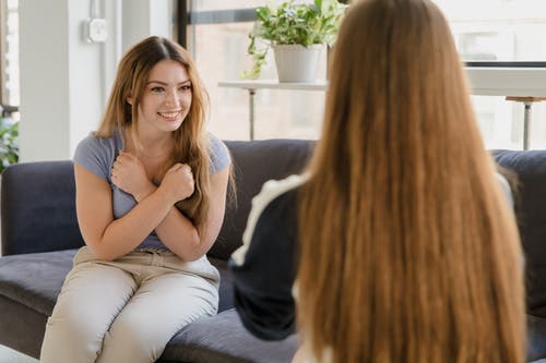 有关休闲服装, 内容, 双臂交叉的免费素材图片