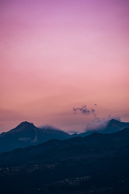 有关喜怒无常的天空, 垂直拍摄, 坏心情的免费素材图片