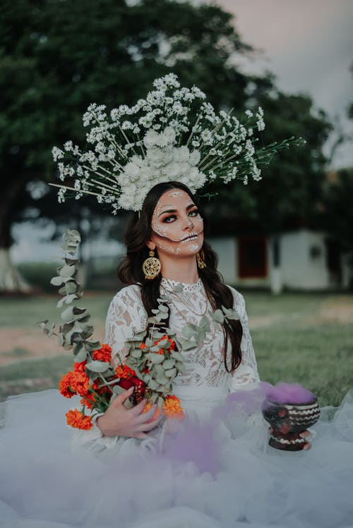 有关一束花, 化妆品, 坐的免费素材图片