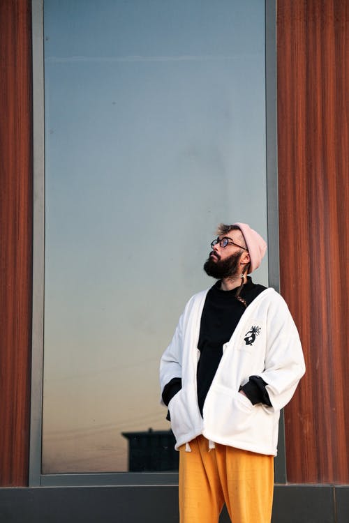 有关人, 双手插在口袋里, 反射的免费素材图片