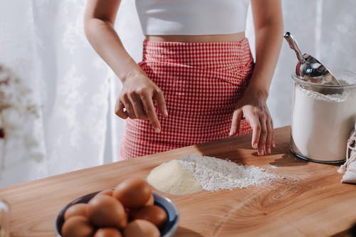 有关准备食物, 国内厨房, 女人的免费素材图片