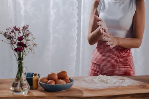 有关准备食物, 国内厨房, 女人的免费素材图片