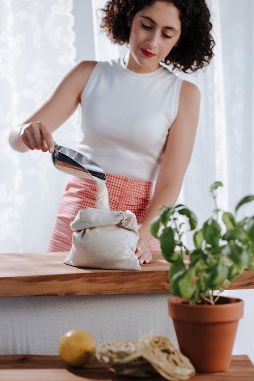 有关准备食物, 口红, 国内厨房的免费素材图片