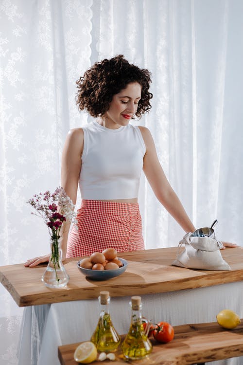 有关准备食物, 口红, 国内厨房的免费素材图片