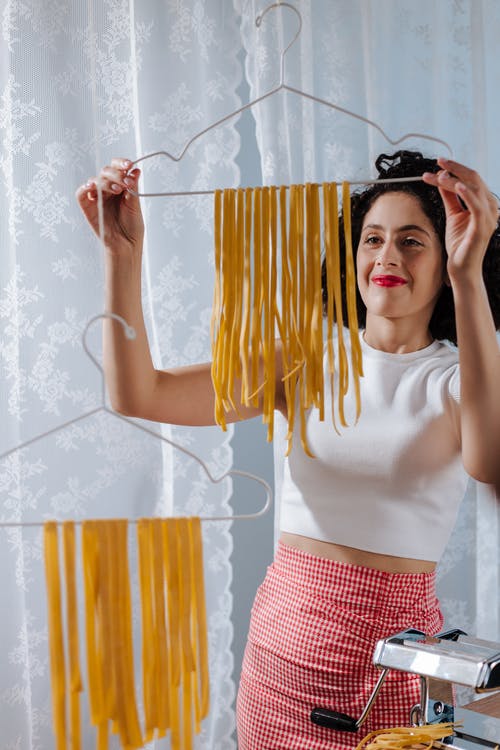 有关休闲服装, 内容, 准备食物的免费素材图片