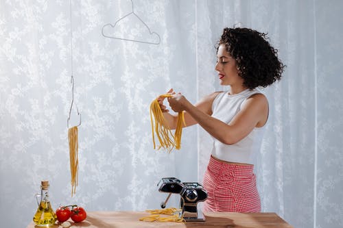 有关乾燥, 女性, 意大利美食的免费素材图片