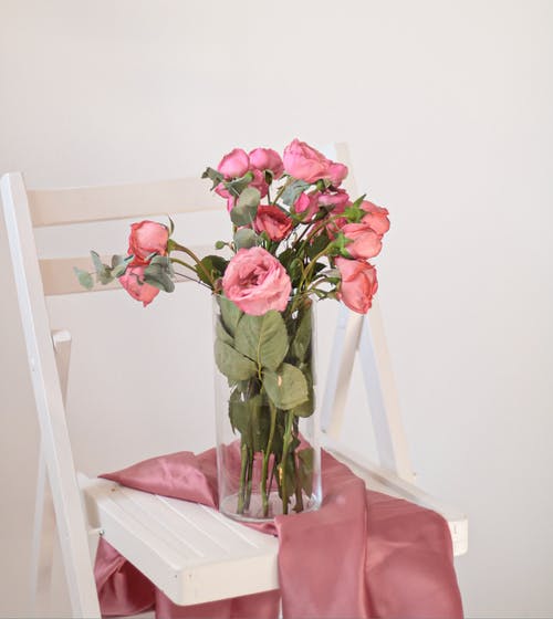 有关室内, 玫瑰, 玫瑰花束的免费素材图片