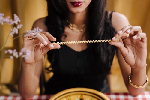 有关女人, 意大利美食, 手的免费素材图片