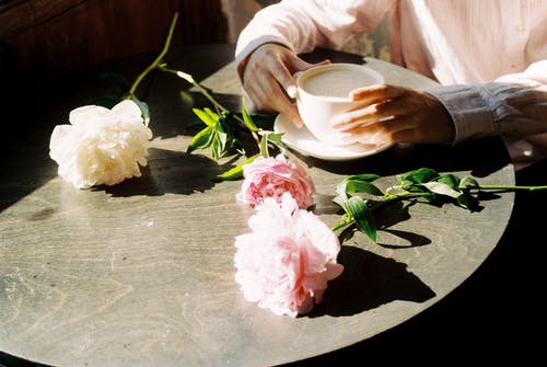 有关咖啡, 握住, 杯子的免费素材图片