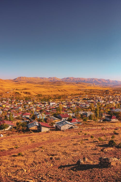 有关垂直拍摄, 山, 山谷的免费素材图片