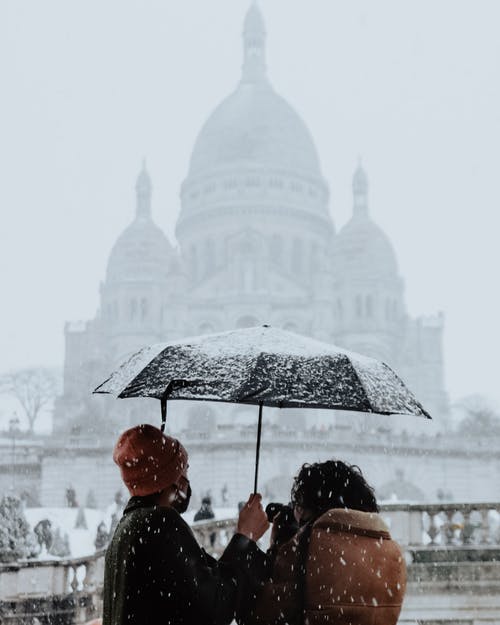 有关一对, 下雪, 地标的免费素材图片