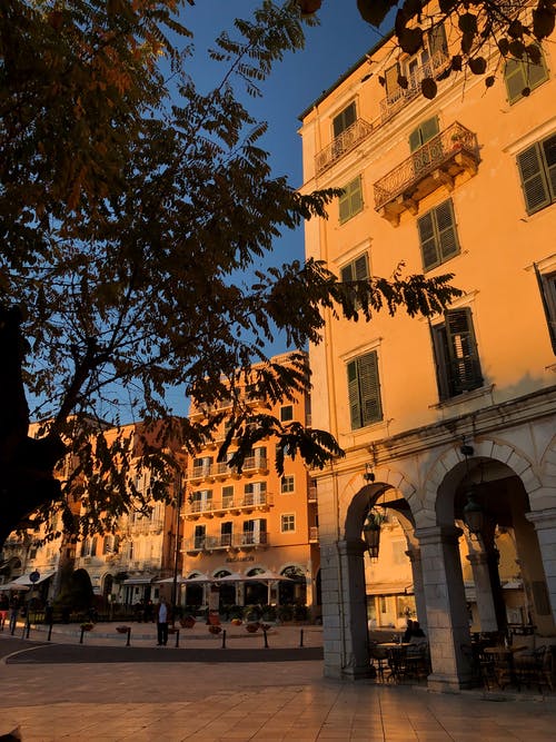 有关光, 垂直拍摄, 城市的免费素材图片