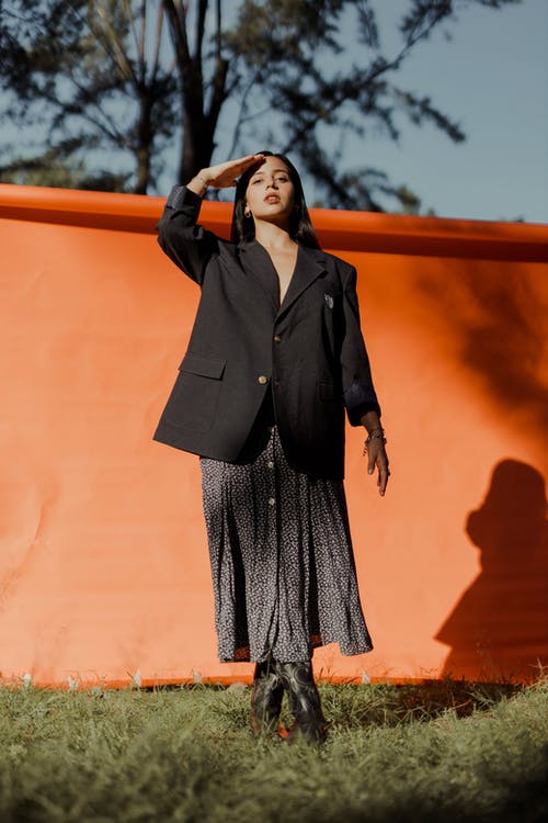 有关休闲服装, 低角度视图, 年轻的女性的免费素材图片