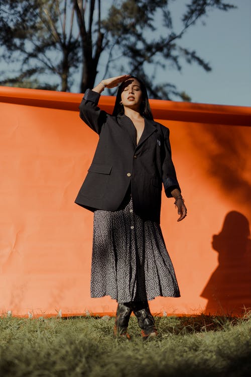 有关休闲服装, 低角度视图, 女性的免费素材图片