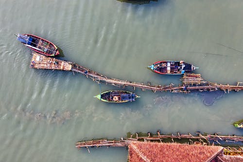 船在水面上的鸟瞰图 · 免费素材图片