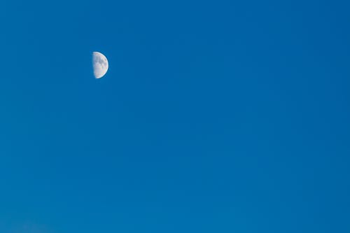 有关半月, 天空, 月亮的免费素材图片