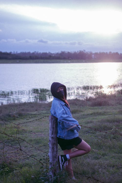 有关垂直拍摄, 多云的天空, 女人的免费素材图片