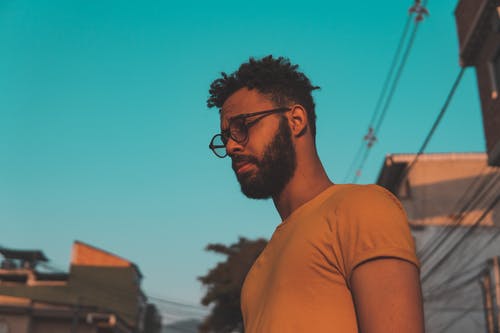 有关人, 圆领t恤, 有胡子的的免费素材图片