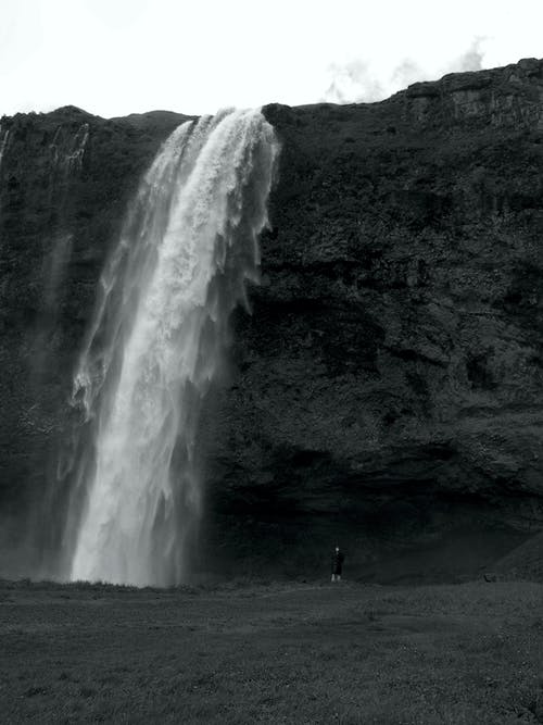 有关单色, 塞里雅兰瀑布, 岩石的免费素材图片