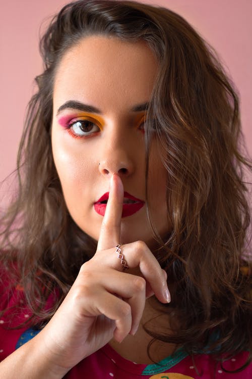 有关咖啡色头发的女人, 垂直拍摄, 大头贴的免费素材图片