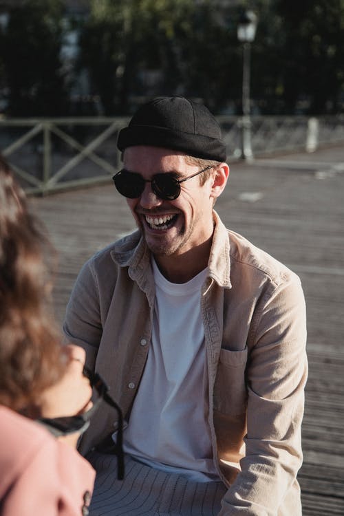 有关人, 垂直拍摄, 墨镜的免费素材图片