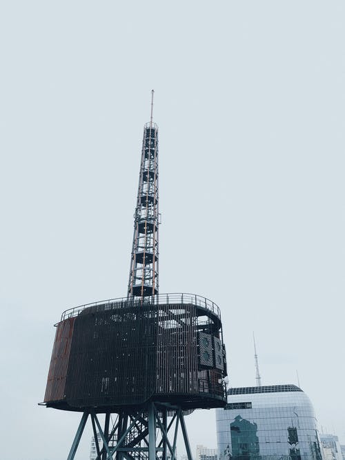 黑塔的建筑摄影 · 免费素材图片