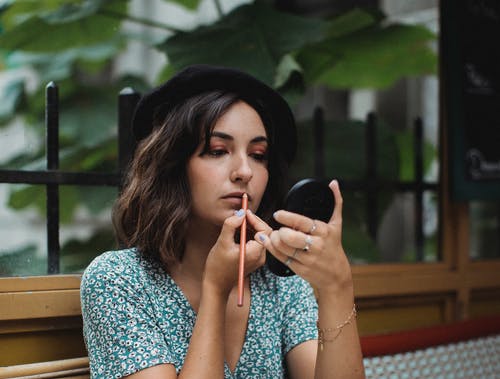 有关化妆, 咖啡色头发的女人, 女人的免费素材图片