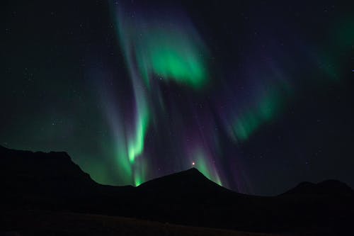 极光在夜间的风景照片 · 免费素材图片