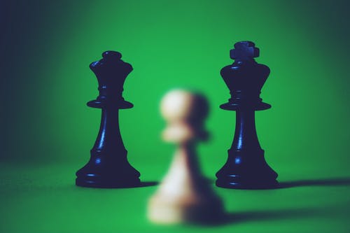 两个黑皇后和国王象棋件 · 免费素材图片