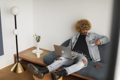 有关互联网, 人, 信用卡的免费素材图片