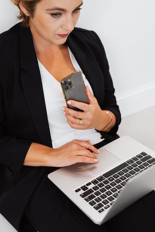 有关iPhone, 互联网, 人的免费素材图片